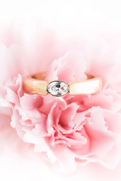 Bague Mariage Fiançailles Fleur Symbole Amour Concentration Douce — Photo