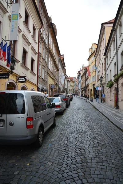 Praga cidade vista de rua — Fotografia de Stock