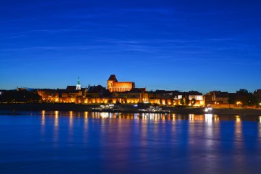 Torun şehir gece görünümü