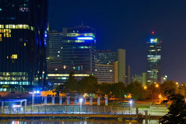 维也纳 Uno 城市夜景 — 图库照片