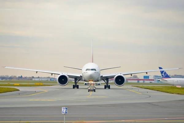 De weergave van de plane van de lucht van de Emiraten — Stockfoto