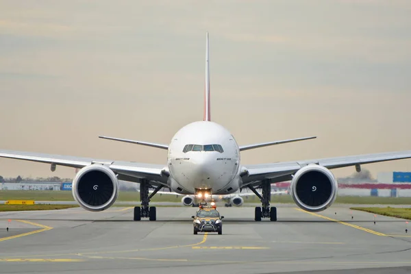 エミレーツ航空の飛行機ビュー — ストック写真