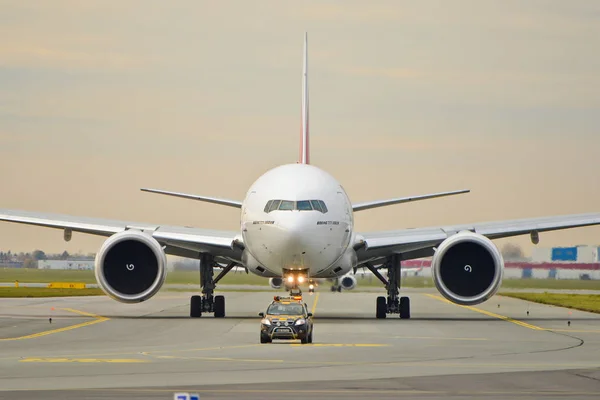 Avião aéreo da Emirates — Fotografia de Stock
