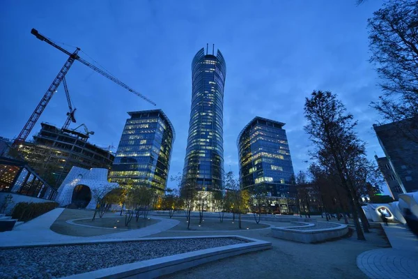 바르샤바 첨탑 건물 보기 — 스톡 사진
