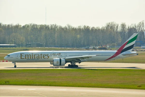 Emirates Boeing 777 avis — Photo