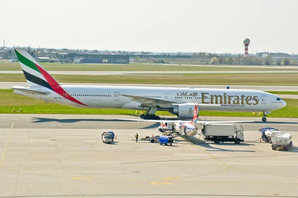 에미레이트 항공 보잉 777 보기 — 스톡 사진