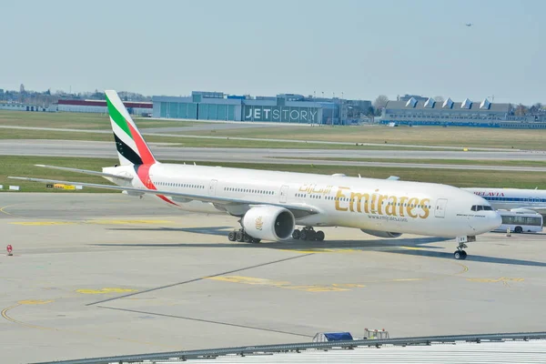 Emirates Boeing 777 vista —  Fotos de Stock