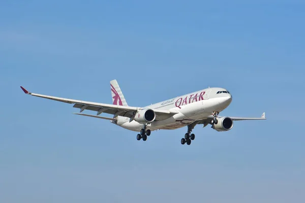 Airbus A330-200 landing view — Stock Photo, Image