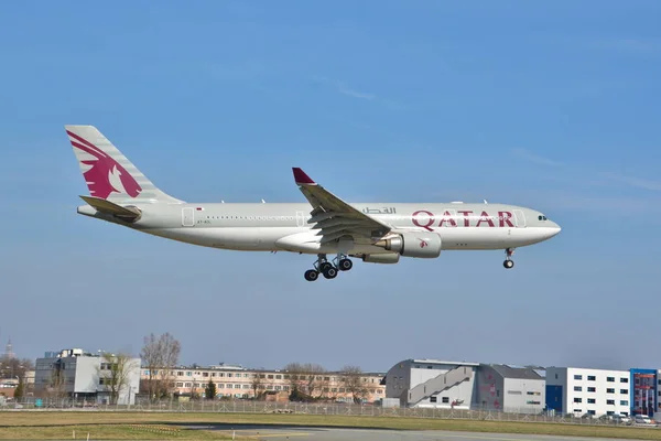 Airbus A330-200 landing view — Stock Photo, Image