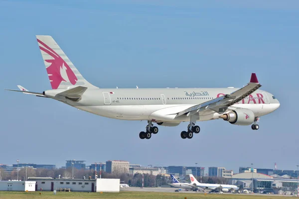 Airbus A330-200 посадки подання — стокове фото