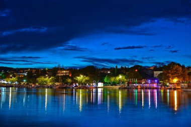 Krk şehir gece görünümü