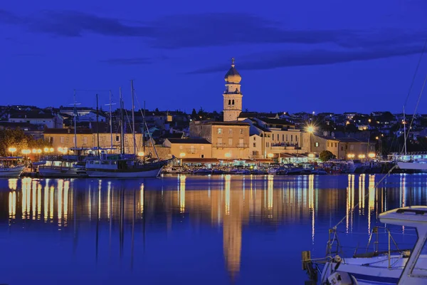 Krk cidade vista noturna — Fotografia de Stock