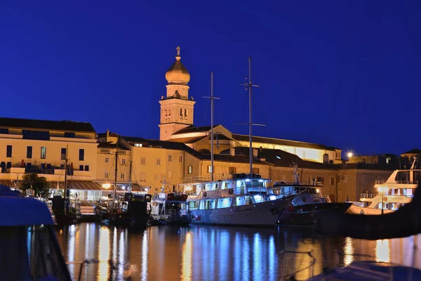 Krk şehir gece görünümü