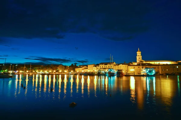 Krk şehir gece görünümü