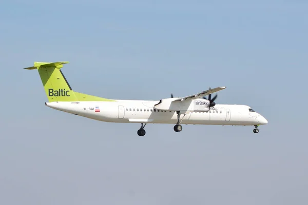 Voici Une Vue Avion Bombardier Q400 Dash Immatriculé Bai Aéroport — Photo