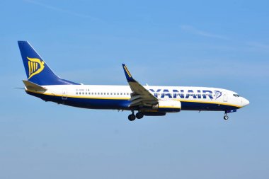 Bu Ryanair uçağı Boeing 737-8 Ei-Eno Varşova Chopin Havaalanı olarak kayıtlı bir görünümüdür. 1 Nisan 2017. Varşova, Polonya.
