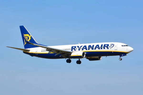 View Ryanair Plane Boeing 737 Registered Eno Warsaw Chopin Airport — Stock Photo, Image