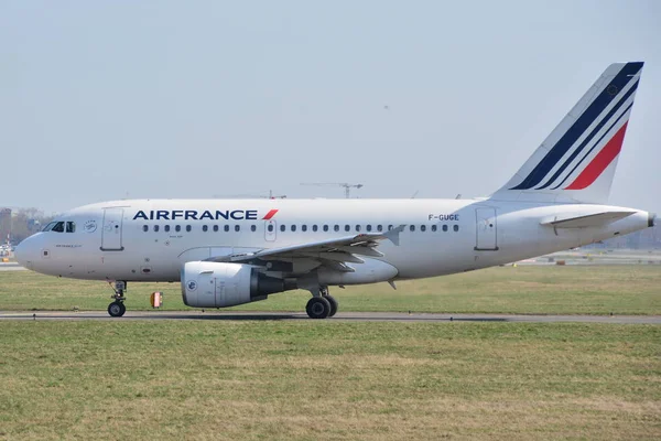 Вид Самолета Airbus A318 111 Авиакомпании Airfrance Зарегистрированного Guge Аэропорту — стоковое фото