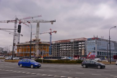 Bu inşaat alanında Merkezi Varşova bir görünümüdür. 27 Mart 2018. Varşova, Polonya.
