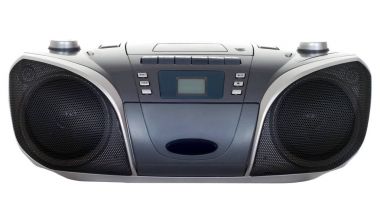 Beyaz arka planda radyo kaset kaydedici.