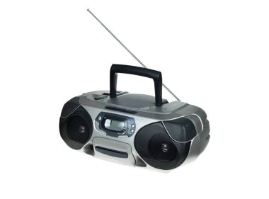 Beyaz arka planda radyo kaset çalar. 