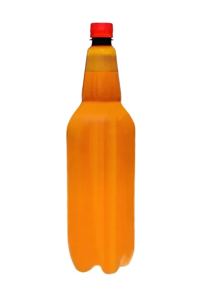 Bebida espumosa em uma garrafa de plástico em um fundo branco . — Fotografia de Stock
