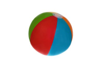 Beyaz arka planda izole edilmiş bir plaj topu.