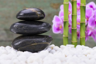 Yığılmış taşlar ile Japon zen Bahçesi