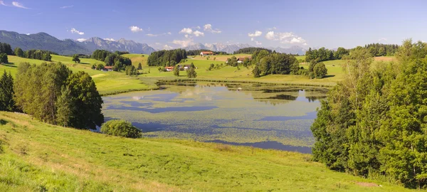 Gölü ve Alpler dağlar ile Panorama manzara Bavyera — Stok fotoğraf