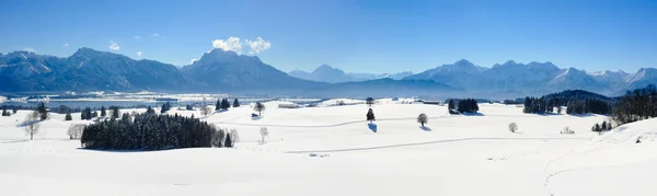 Alps mounains kışın, Bavyera geniş panorama yatay — Stok fotoğraf