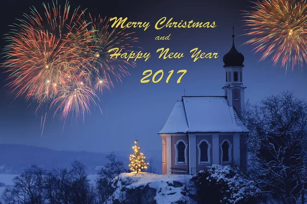 크리스마스와 새 해에 바바리아에 낭만적인 예배당에 불꽃놀이 — 스톡 사진