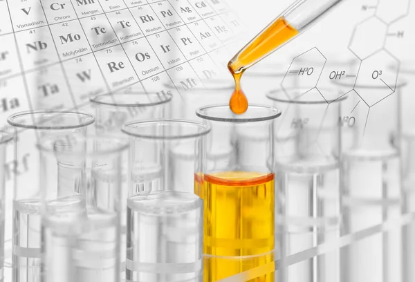 Experimenteren Chemisch Laboratorium Met Gele Vloeistof Voor Analyse — Stockfoto