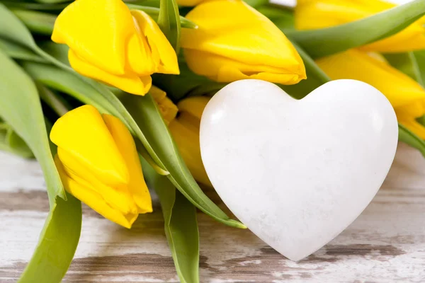 Ramo de flores como regalo para las vacaciones — Foto de Stock