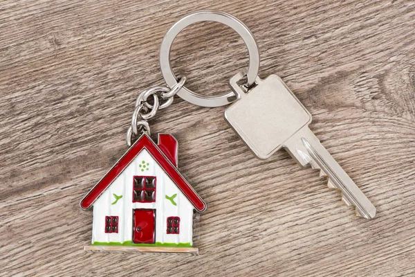 Huissleutel op keyring — Stockfoto