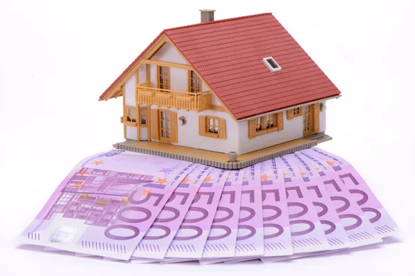 Model house on many 500 Euro banknotes — Stock Photo, Image