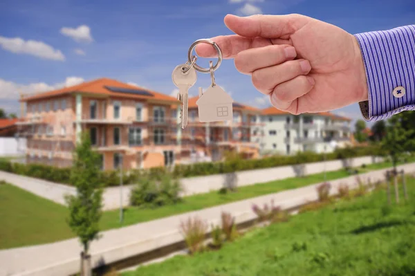 Chave na mão para casa nova e imóveis — Fotografia de Stock