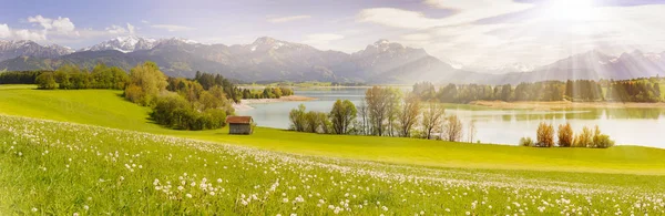 Panorama sceny w Bawarii, w Niemczech w górach Alp — Zdjęcie stockowe