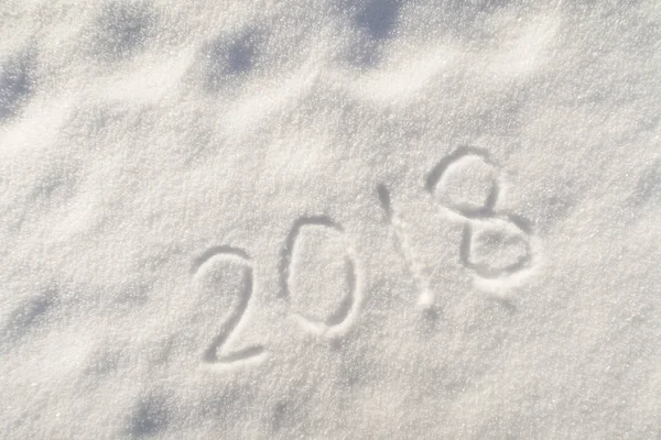 Yeni yıl 2018 taze toz karda yazılı Tarih — Stok fotoğraf