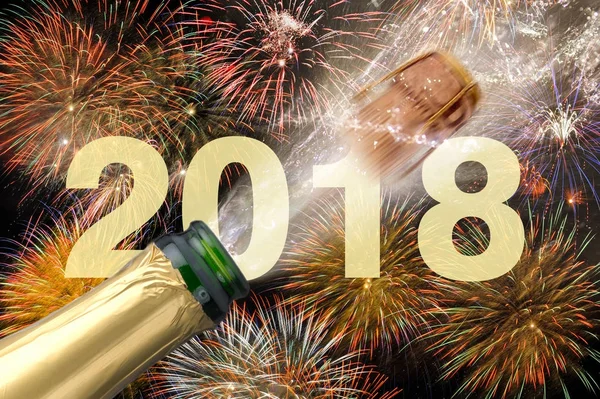 Popping cork of champagne and fireworks at new years eve and sil — Stock Photo, Image