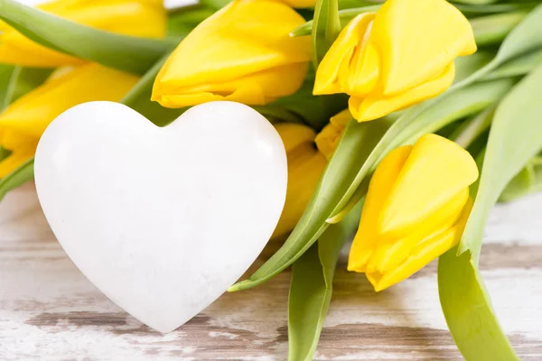 Купа Різнокольорових Тюльпанів Серцем Простором Копіювання — стокове фото