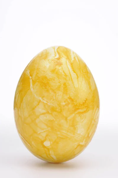 Single isolated and painted easter egg — Stock Photo, Image