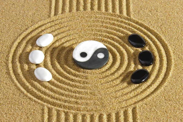 Japanese Zen garden with yin and yang stones in textured sand — Stock Photo, Image