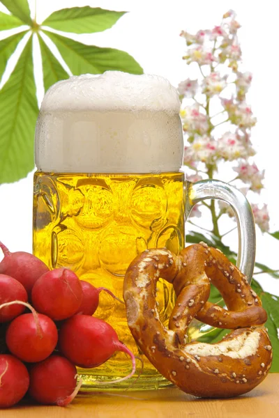 Big glass filled with Bavarian lager beer and snack for beer gar — Stock Photo, Image