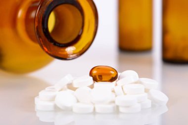 Bitkisel ve homeopatik haplarla alternatif tıp