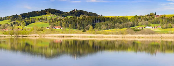 Panoramatický krajinu v Bavorsku se pohoří Alpy a jezera — Stock fotografie