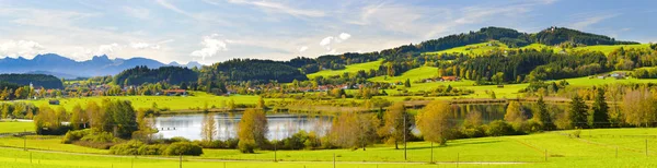 Panorama krajina s hory Alpy a jezera v Bavorsku, Německo — Stock fotografie