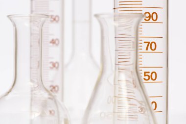 Kimya Laboratuvarı bilimsel deneyde tes sıvı ile