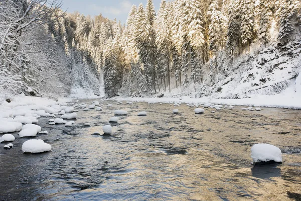 Scène panoramique avec glace et neige à la rivière Ammer en Bavière, Germe — Photo