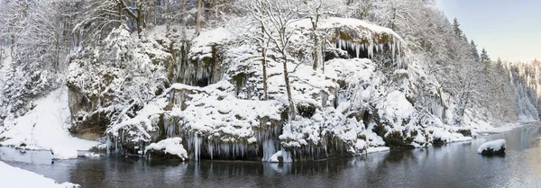 Scena panoramica con ghiaccio e neve al fiume Ammer in Baviera, Germe — Foto Stock