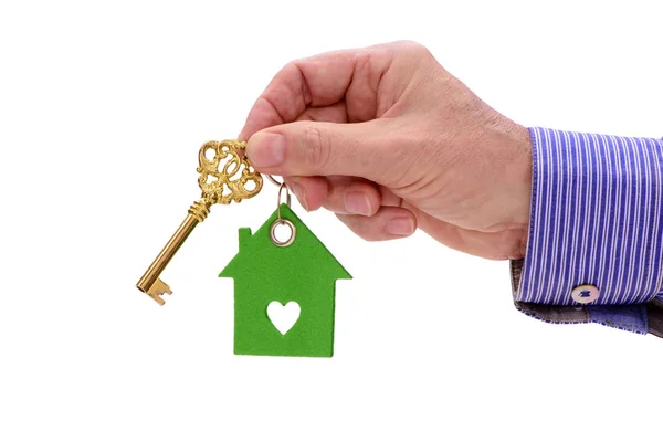 Hus nyckel på ringen i handen av fastighetsmäklare — Stockfoto